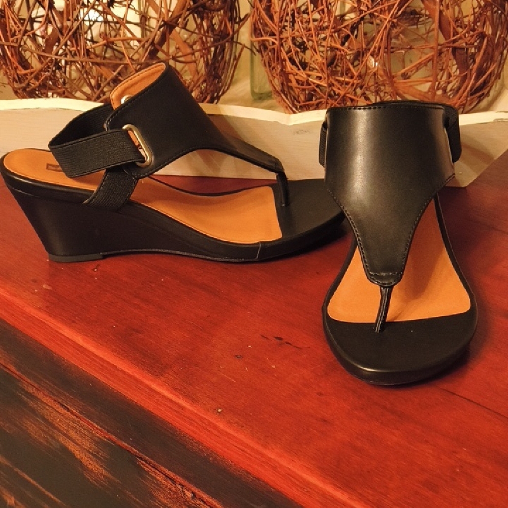 White Mountain Black Wedge Sandals